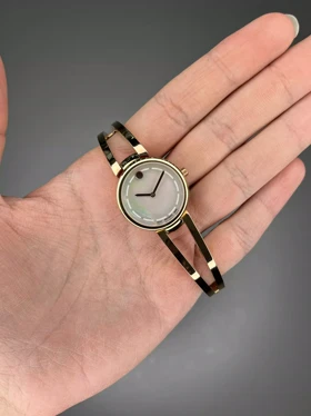 ساعت مچی موادو بند النگویی رزگلد صفحه صدفی Movado