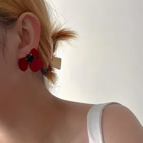گوشواره نگین‌دار ژورنالی