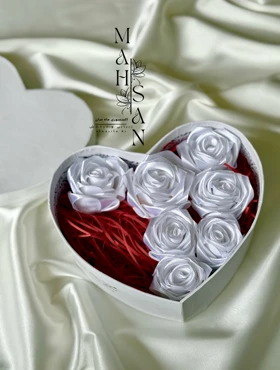 باکس قلب گل رز سفید (رز سفید من)