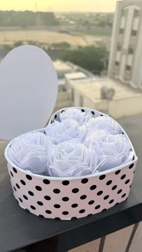 باکس گل رز سفید هدیه خاص ولنتاینی ارسال رایگان