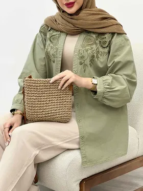 مانتو جلو گلدوزی نرگس
