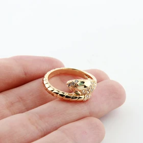 انگشتر زنانه مدل مار نگینی (طلایی)