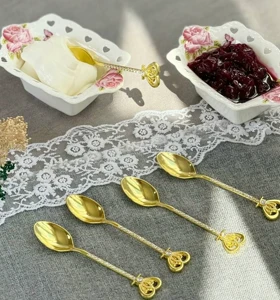 قاشق چای خوری طلایی طرح قلب نگیندار