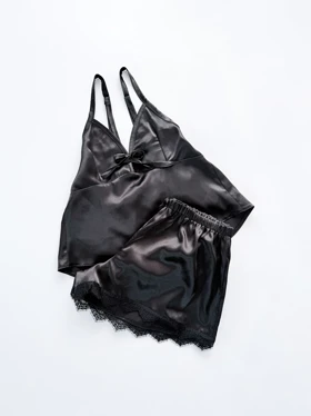 ست لباس خواب تاپ و شورتک ساتن مشکی