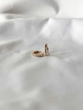 گوشواره حلقه‌ای نگین‌دار