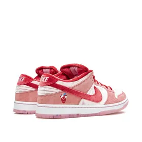 کتانی نایک اس بی دانک بدون ساق استرانگ لاو Nike SB Dunk Low Strange Love