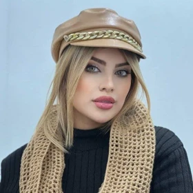 کلاه کاپیتانی چرم با کارتیه طلایی
