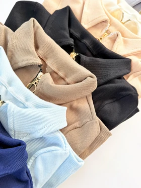 بلوز زنانه کبریتی یقه انگلیسی نیم زیپ