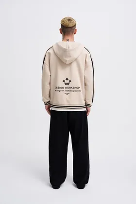 ژاکت زیپ‌دار مردانه با لوگوی بژ روشن M3544