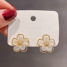 گوشواره طرح گل شفاف