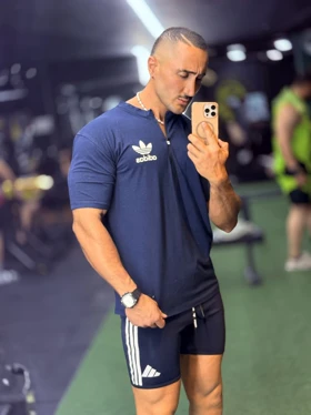 تیشرت طرح آدیداس بدنسازی سرمه ای