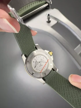 ساعت مچی لونژین اتوماتیک بند رابر سبز بزل طلایی Longines