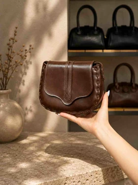 کیف چرم زنانه قهوه ای سوخته ابر و بادی ساده چرم اصل گاوی