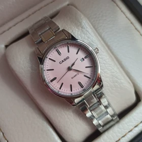 ساعت مچی زنانه کلاسیک طرح کاسیو صفحه صورتی