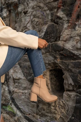 بوت و نیم بوت زنانه madamra madamra