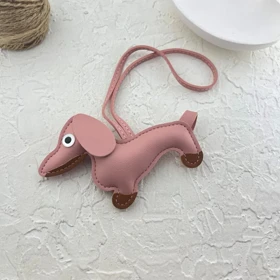 آویز کیف شیک طرح سگ چرمی، همراه دوست‌داشتنی شما