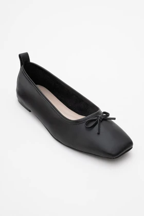 کالج زنانه luvishoes luvishoes