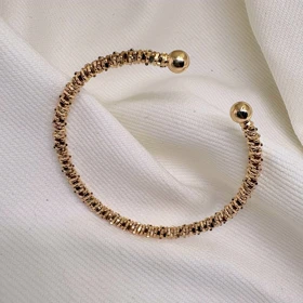 بنگل ژوپینگ طرح «خاویاری» | درخشش دانه‌دانه طلایی در قابی مینیمال