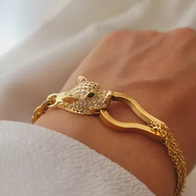 دستبند زنانه لاکچری طرح سر ببر با چشمان زمردی