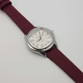 ساعت مچی زنانه دالاس Dalas با بند چرم و عقربه های شبنما کد 4