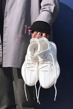 کتانی آدیداس یزی بوست 350 وی2 سفید Adidas yeezy boost 350 v2 white