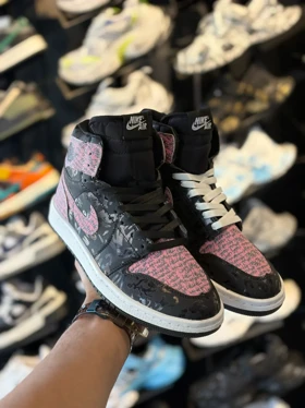 جردن ساق‌دار کاستوم مشکی صورتی