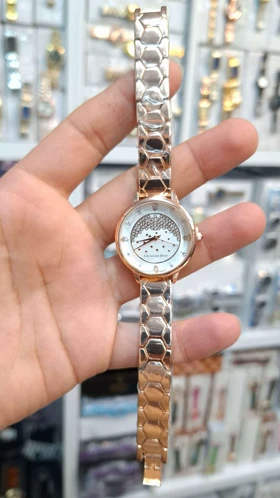 ساعت مچی زنانه دیور Dior موتور کوارتز باکیفیت و طراحی زیبا (رزگلد صفحه سفید)