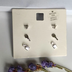 پکیج 3 جفت گوشواره میخی فانتزی طرح کلید، قفل و مثلث نگین‌دار