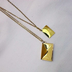 ست گردنبند دو نفره مدل «نامه و پاکت» | استیل با آبکاری طلایی (مشابه طلا)