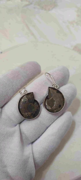 گوشواره نقره با فسیل آمونیت قهوه ای