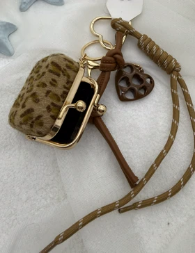 چارم بگ با کیف پلنگی