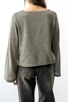 تیشرت آستین بلند یقه قایقی زنانه