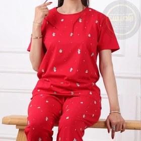 تی‌شرت و شلوار قواره دار