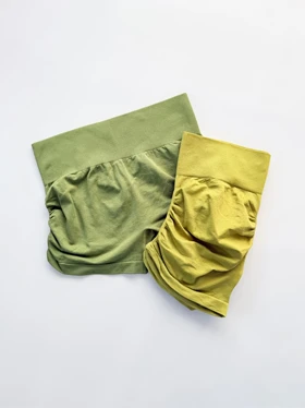 شورتک ورزشی سیملس پشت چروک کنار گتر