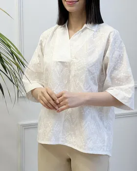 بلوز کتیبه یقه دار