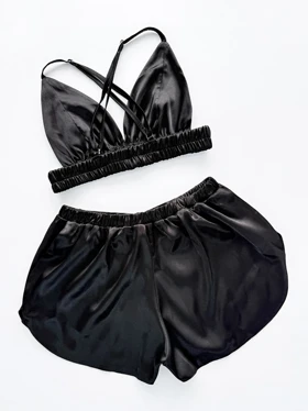 ست لباس خواب نیم‌تنه بند ضربدری و شورتک ساتن