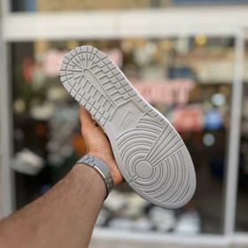 کتانی جردن 1 ساق‌دار کرم نقره ای کد 6624