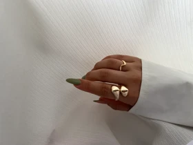 انگشتر مینیمال با طرح موج و مار، ظرافت در عین سادگی