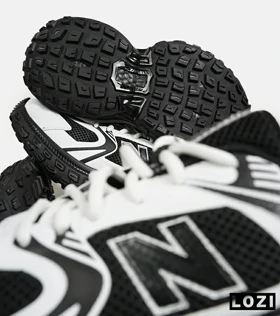 کفش کتانی مردانه و زنانه سفید مشکی NEW BALANCE 530 V02