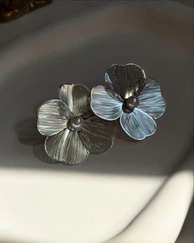 گوشواره گل میخی
