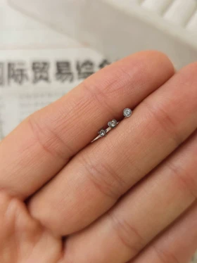 پیرسینگ گوش نگین سیلیکونی