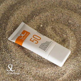 ضد آفتاب بی رنگ spf50 استارلوکس