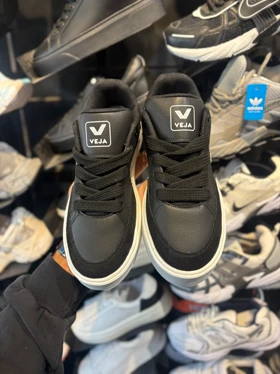 کتانی مردانه veja