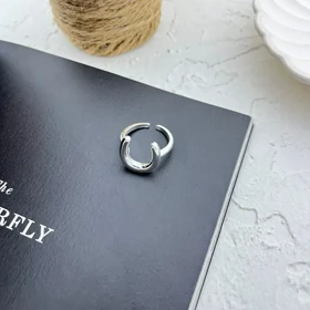 انگشتر زنانه مینیمال با طرح نعل اسب