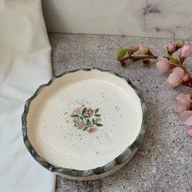 ظرف لبه دار 14 گل سرخی