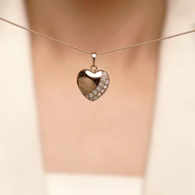 پلاک قلب طلایی نگین‌دار از برند ژوپینگ