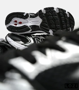 کفش کتانی مردانه و زنانه مشکی نقره ای NEW BALANCE 530
