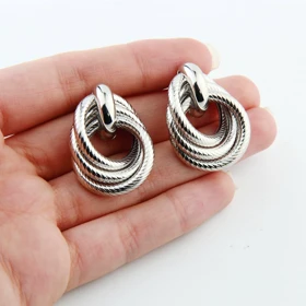 گوشواره زنانه میخی مدل حلقه سه لاین (نقره‌ای)