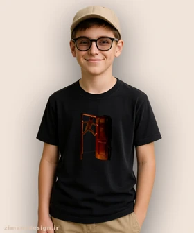 تیشرت بچگانه نوستالژی طرح بالا رفتن از چارچوب در