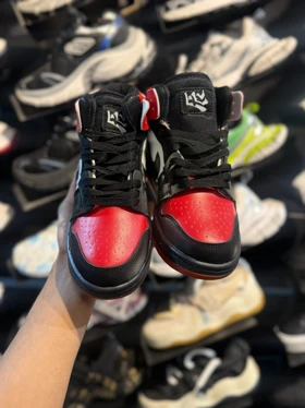 دراگون ساق‌دار قرمز مشکی